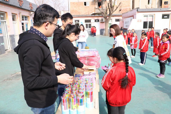 慧算账爱心公益走进东方红小学，积极践行社会责任